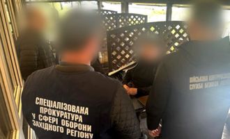 Во Львовской области военного поймали на взятке: что он предлагал за "вознаграждение"