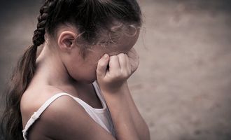 Поглумився і покинув у недобудові: ґвалтівника 10-річної дівчинки закрили у СІЗО