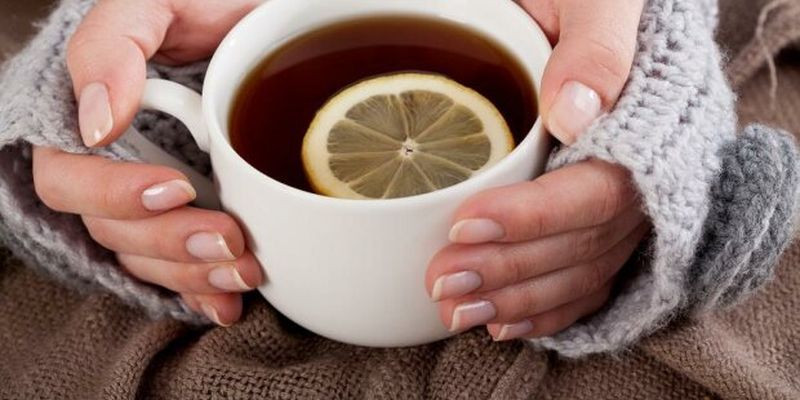 Медики назвали топ-5 полезных напитков от простуды
