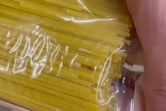 У супермаркеті людям впарюють макарони з живими комахами: "Це новий вид спагеті"