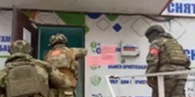 Россияне лишили жителей ВОТ возможности снимать деньги с украинских карт