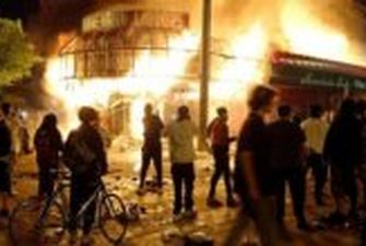 Протестующие в Миннеаполисе сожгли полицейский участок