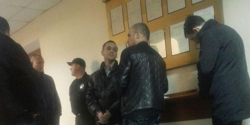 Захват заложников в суде Одессы: появились новые фото и видео с преступником