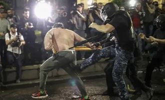 Минимум восемь человек госпитализировали после столкновений с полицией в Грузии