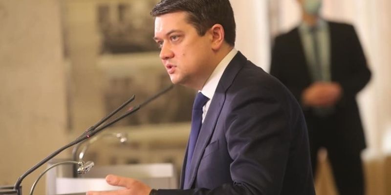 Разумков закрыл пленарное заседание ВР, депутаты рассмотрели более 2800 «земельных» поправок