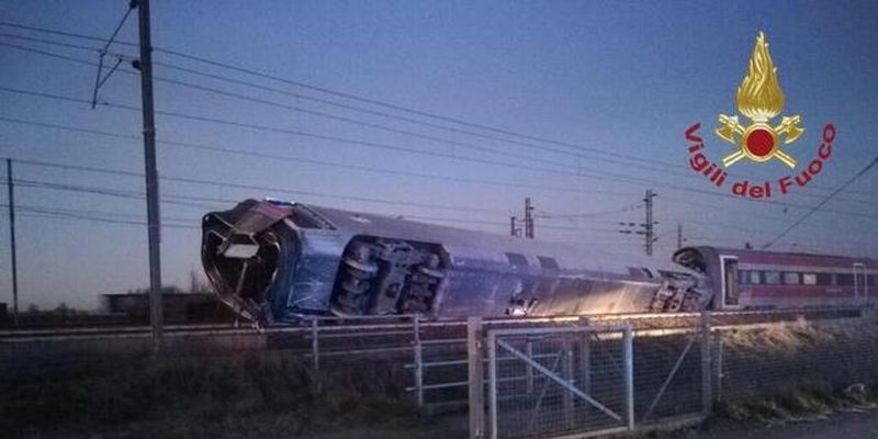 Крушение поезда в Италии: в трагедии подозревают 20 человек