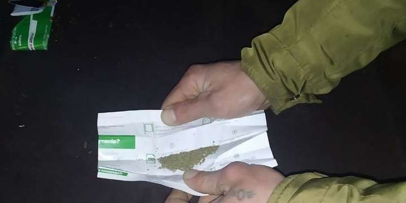 На Київщині поліція знайшла у водія-порушника наркотики