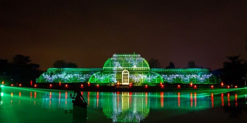 Королівські сади у Лондоні прикрасили до різдвяних свят: перші фото та відео
