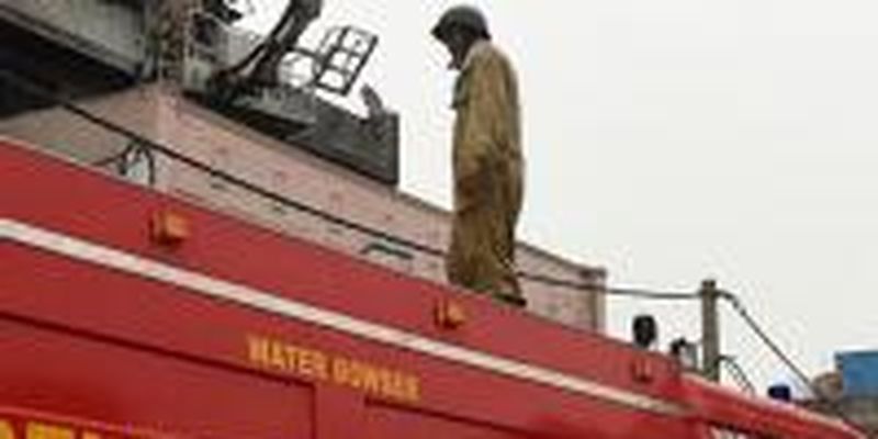 В Индии произошел пожар на фабрике, десятки погибших