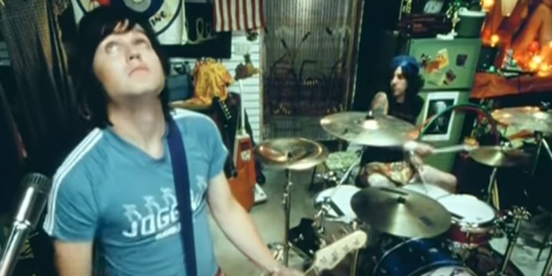 "Мне страшно": у солиста "Blink 182" диагностировали рак