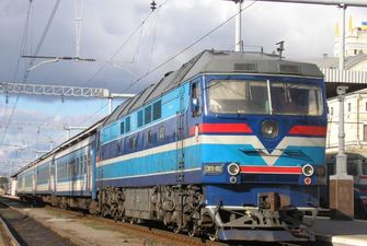 В Запорожской области мужчину сбил поезд