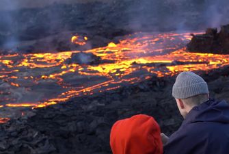Відеооператор "пожертвував" дроном, щоб зняти лаву вулкана: відео, яке зачаровує