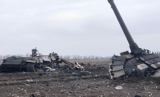 Объединенные силы за сутки уничтожили 12 вражеских танков и вертолет