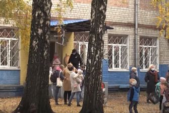 Несчастье произошло возле школы в Харькове, фото: слетелись медики