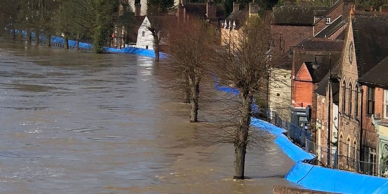 У Британії екстрено евакуюють мешканців містечка через загрозу повені
