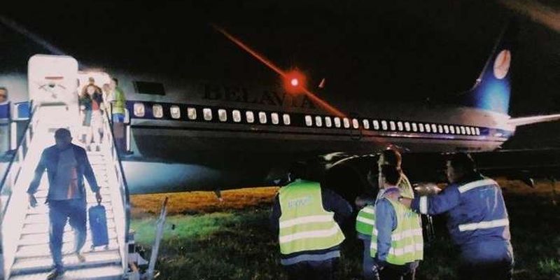 Аеропорт «Київ» закрили через літак «Бєлавіа»