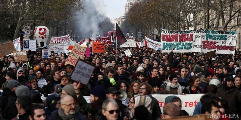 Уряд Франції представив пенсійну реформу, яка спричинила масові протести