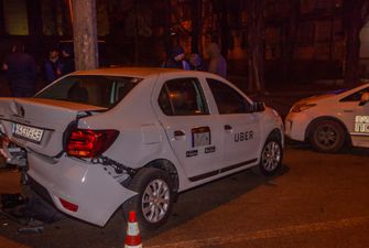 В Днепре Daewoo врезался в автомобиль популярной службы такси. Фото