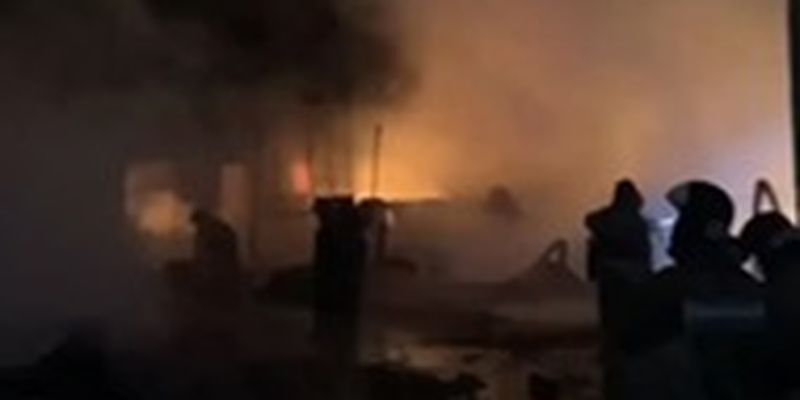 Появились видео пожаров в Москве и Подмосковье