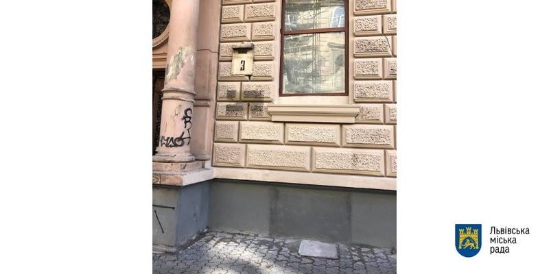 У Львові відновили вікно на місці самовільно влаштованих дверей
