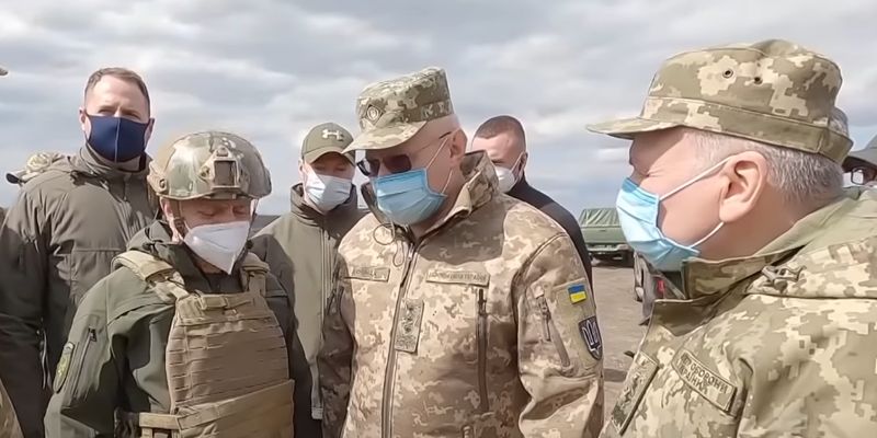 В окружении Зеленского проговорились о реальных сроках окончания войны на Донбассе