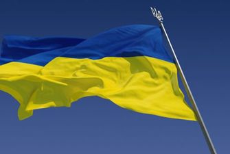 На вокзале Херсона зареял украинский флаг