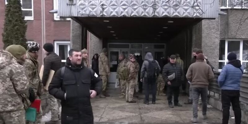 Командующий Сухопутными войсками вступился за ТЦК: "Стало приемлемым относиться как к врагам и называть "людоловами"