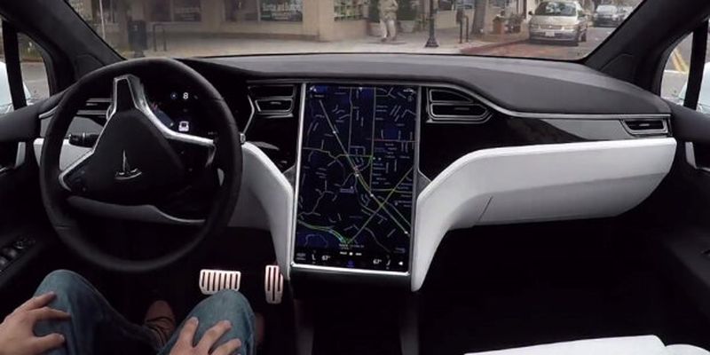 Водитель "Tesla" довел до истерики украинцев: "Наехал на инвалида?"