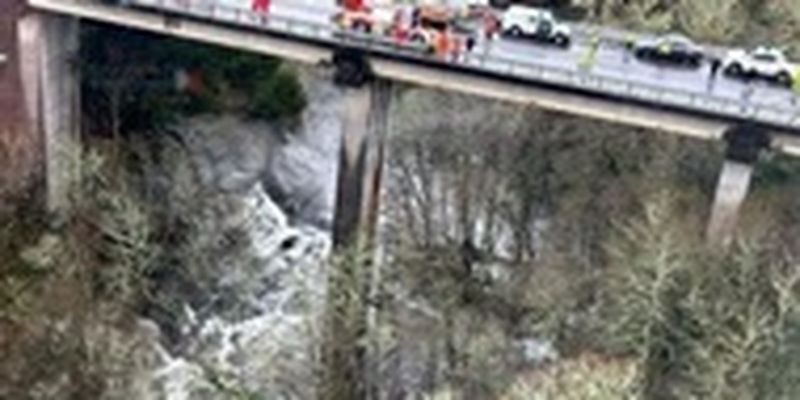 В Испании автобус упал в реку, погибли люди