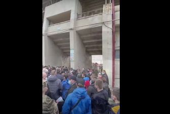 Коронавирус им не страшен: как болельщиков пускали на матч "Динамо" в Тернополе