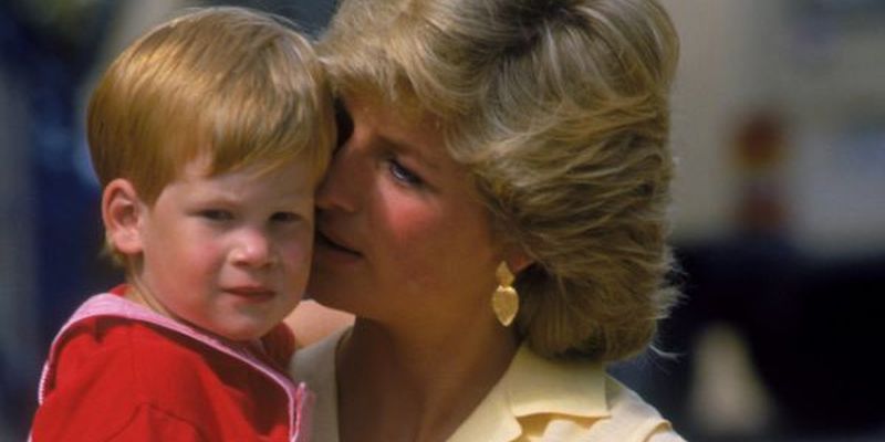 "Це незагойна рана": принц Гаррі дав інтерв'ю про свою маму