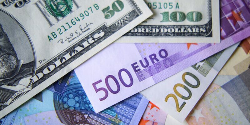 Курс валют в Україні 26 квітня 2024 року: скільки коштує долар і євро