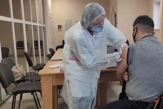 В первый день работы пунктов на КПВВ «Каланчак» и «Чонгар» вакцинировали трех жителей Крыма