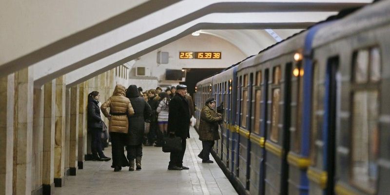 За кілька годин до Нового року в метро Києва п'яна компанія влаштувала бійку