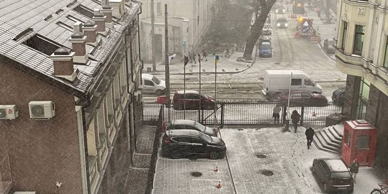 Почалася справжня зима: Київ засипає снігом