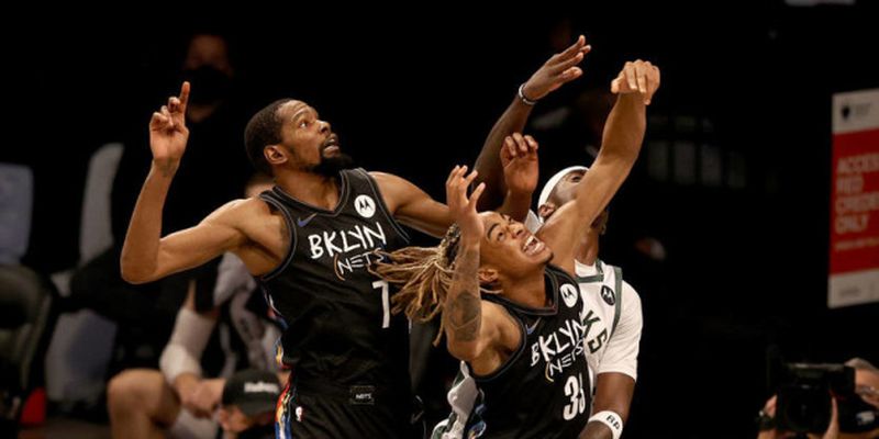 «Бруклин» разгромил «Милуоки», «Финикс» обыграл «Денвер» в плей-офф НБА