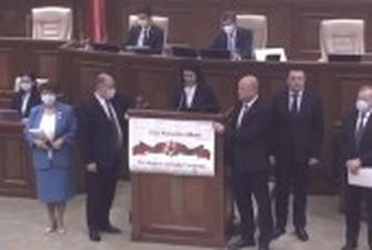 Молдова остаточно заборонила георгіївську стрічку та символи "Z" і "V": парламент ухвалив закон