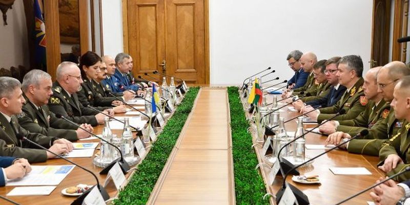 В Україну прибула військова делегація Литви: фото