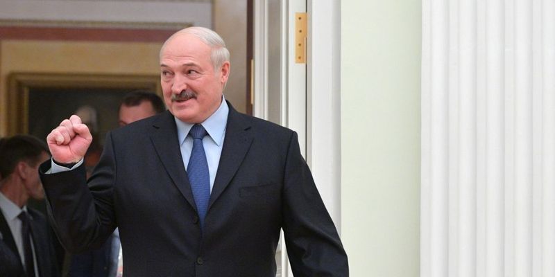 "Эти люди известны": Лукашенко хочет лишать гражданства белорусов, уехавших из страны