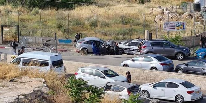 В Иерусалиме автомобиль въехал в толпу людей, пострадали полицейские