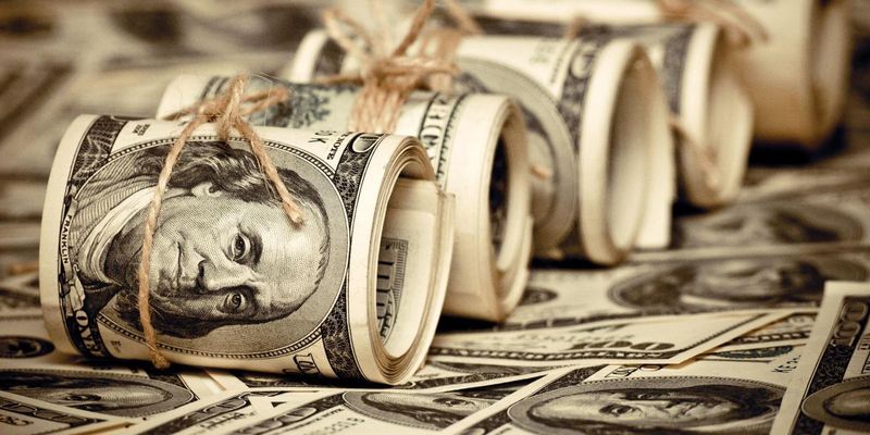 Наличный доллар в "ПриватБанке" подорожал: объявлен свежий курс валют