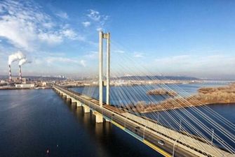 В Киеве шесть детей снимали с Северного моста: подробности ЧП