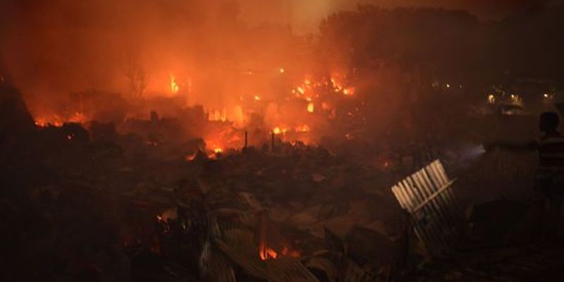 Грандіозна пожежа в Бангладеш знищила 15 тисяч будинків