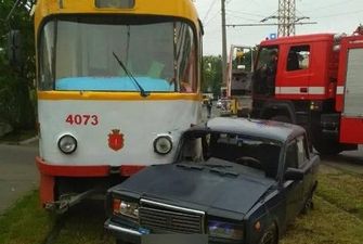 В Одесі легковик потрапив під трамвай
