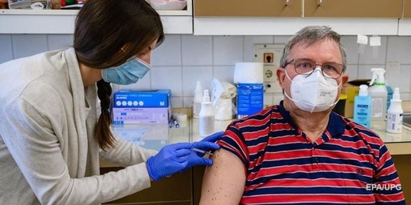 В Германии вакцинировано более половины населения