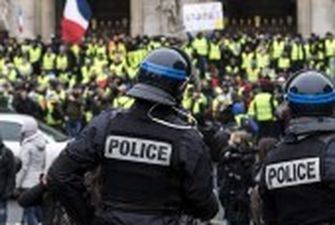 Першотравнева хода у Парижі закінчилася зіткненням з поліцією: заарештовано 54 осіб