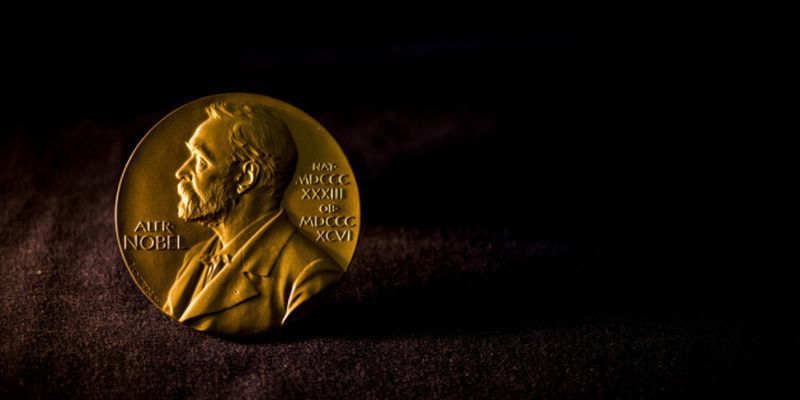 Нобелевскую премию по экономике дали за подход к преодолению бедности