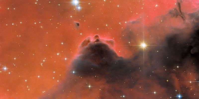 Душа нараспашку. Телескоп Хаббл получил потрясающее изображение красной туманности