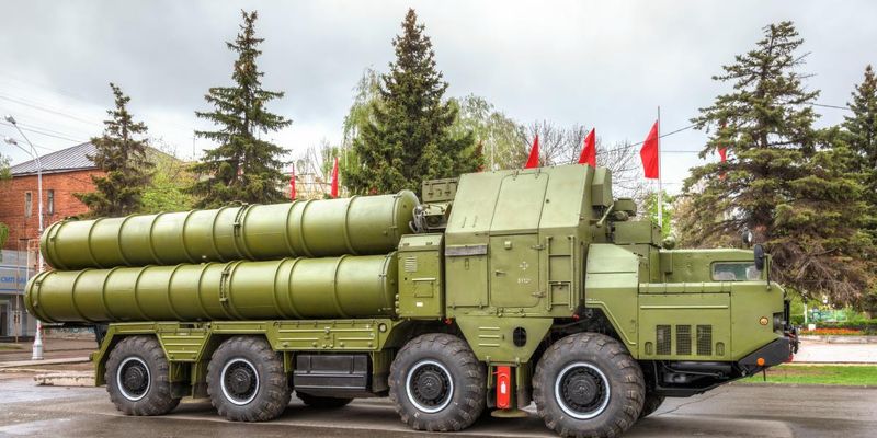 Россия утром выпустила четыре ракеты С-300 по Харькову