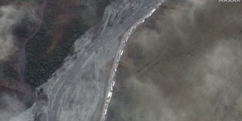 Росіяни тікають до Грузії: показали супутниковий знімок, як виглядає 16-кілометрова черга на кордоні